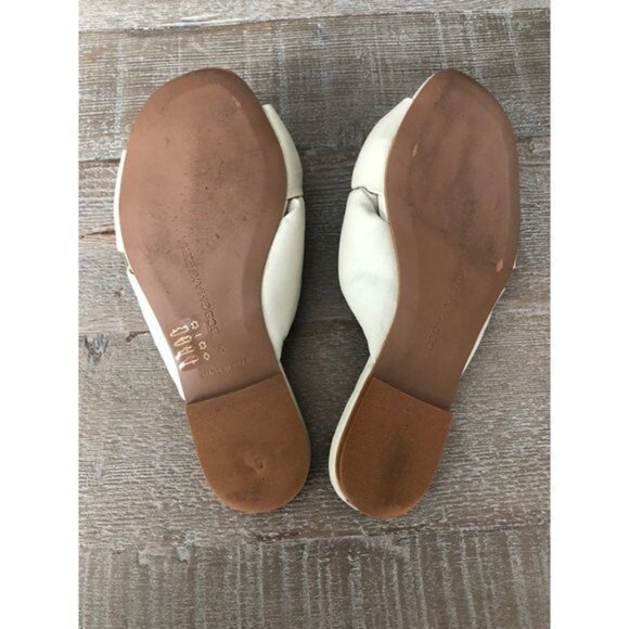 BCBGMAXAZRIA Women's Tinsley Knotted beige Leather Slides size 5 - Picture 9 of 9